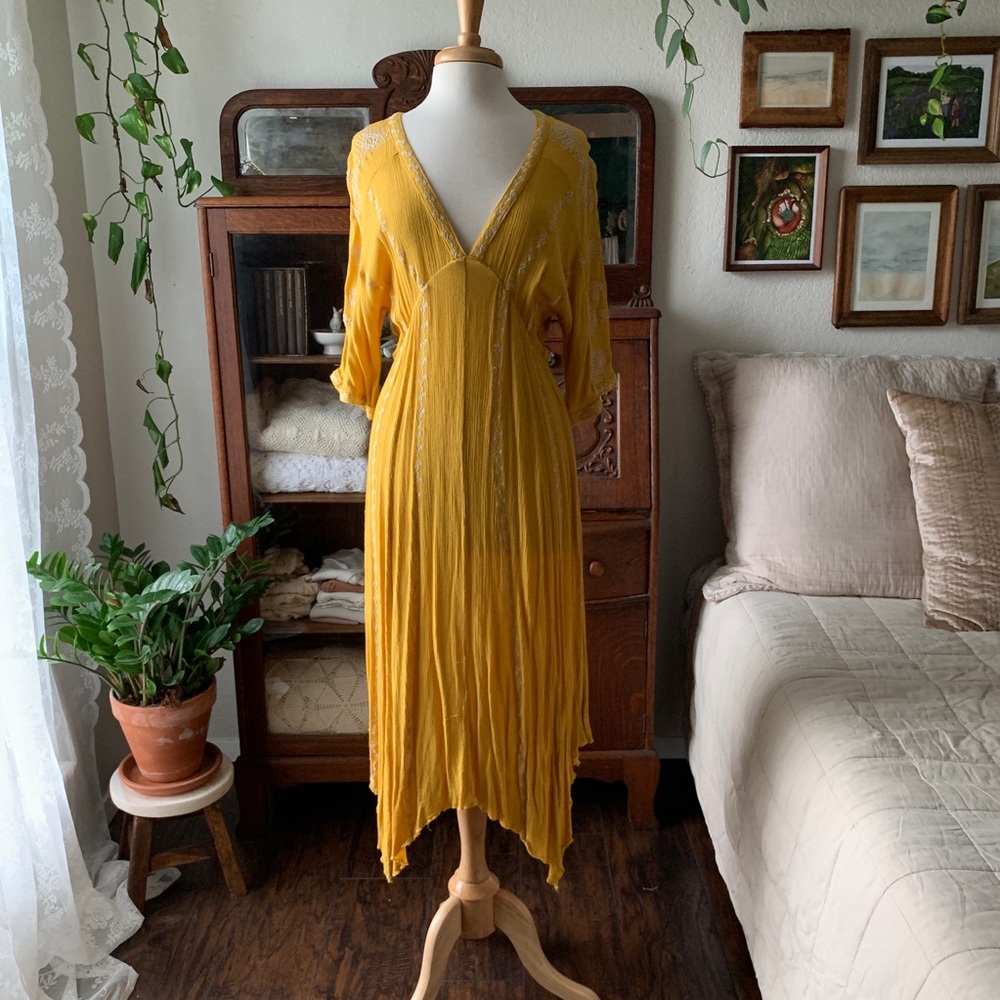 Vici Dolls En Creme Yellow Midi Dress in Large